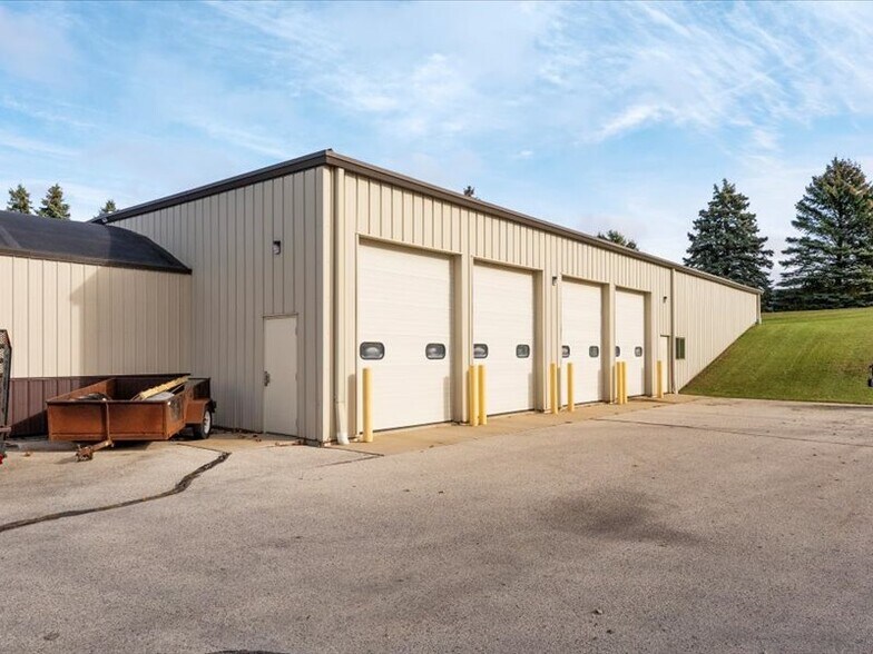 More Photos Of 403 S 4th Ave, Saint Nazianz Service For Sale