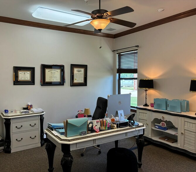 More Photos Of 1425 S Fretz Ave, Edmond Office For Sale