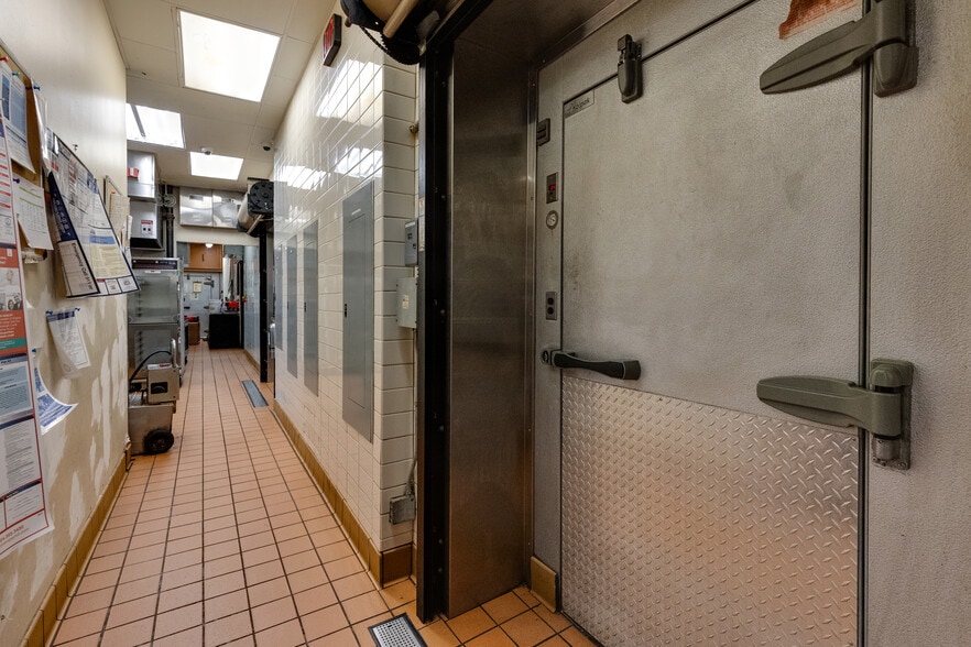 More Photos Of 8205 W Broad St, Richmond Restaurant For Sale