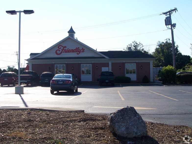 Primary Photo Of 1151 Fall River Ave, Seekonk Restaurant For Lease