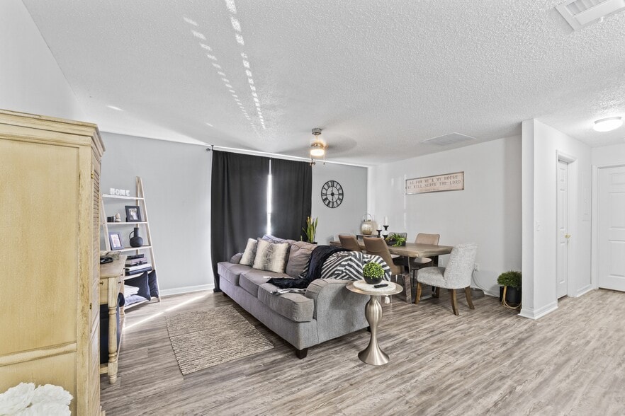More Photos Of 3726 Cleveland Heights Blvd, Lakeland Apartments For Sale