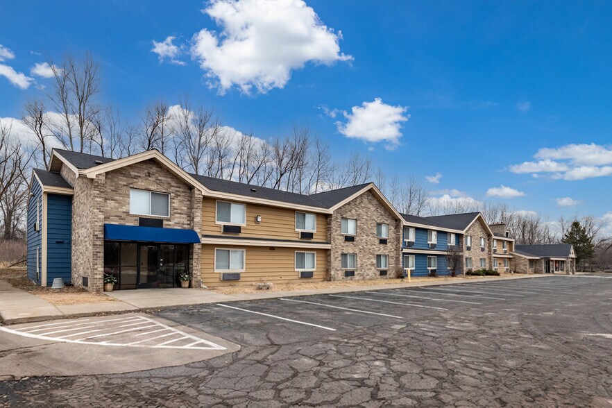More Photos Of 4675 White Bear Pky, White Bear Lake Hotel For Sale