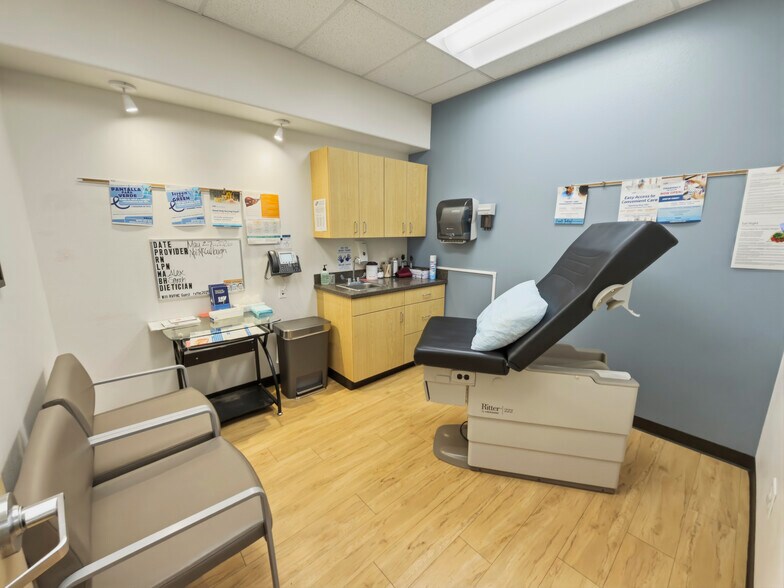 More Photos Of 308 Main St, Olathe Medical For Lease