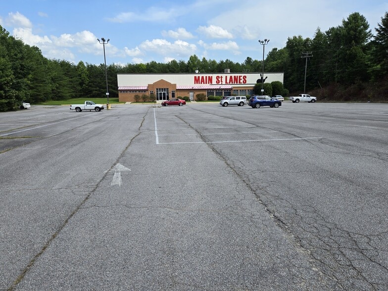 More Photos Of 2006 S Main St, Farmville Bowling Alley For Sale