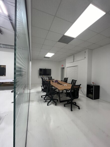 More Photos Of 1631 Highway 6 S, Houston Warehouse For Lease