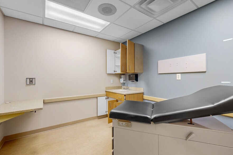 More Photos Of 4170 Pennsylvania Ave, Dubuque Office For Lease