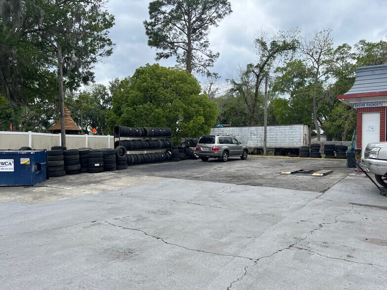 More Photos Of 207 N Temple Ave, Starke Auto Repair For Sale