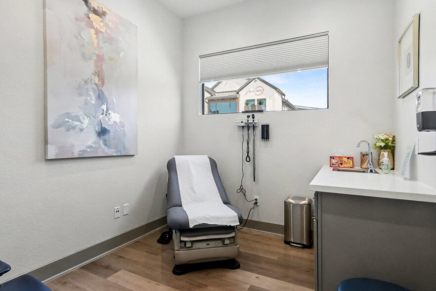 More Photos Of 205 Bella Katy Dr, Katy Medical For Sale