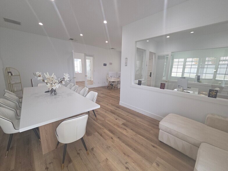 More Photos Of 471 N Old Newport Blvd, Newport Beach Medical For Lease