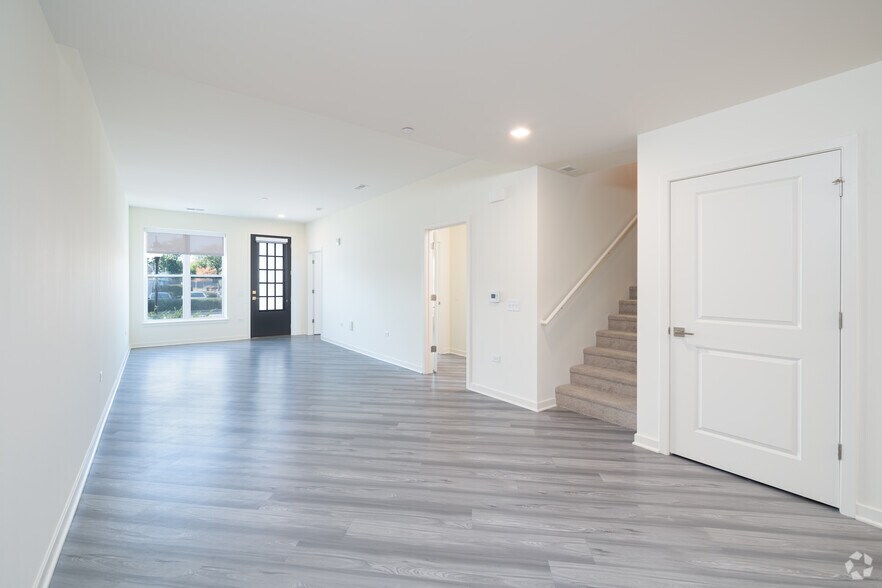 More Photos Of 122 E Northwest Hwy, Mount Prospect Apartments For Lease