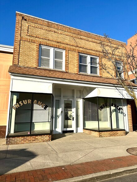 More Photos Of 125 E Main St, Patchogue Storefront Retail Residential For Lease