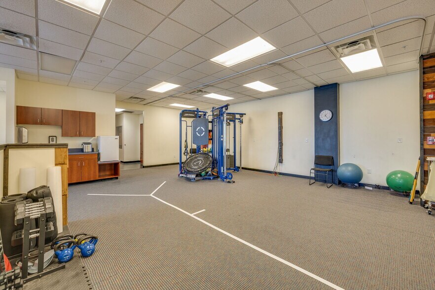 More Photos Of 400-444 Clinchfield St, Kingsport Medical For Sale