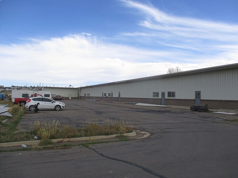 More Photos Of 64 Imperial Dr, Evanston Warehouse For Lease