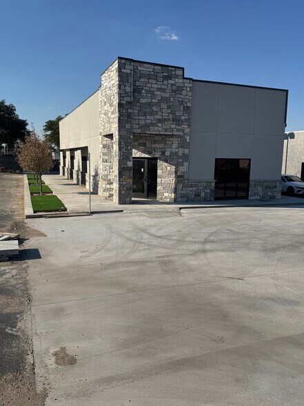 More Photos Of 2141 E 8th St, Odessa Freestanding For Lease