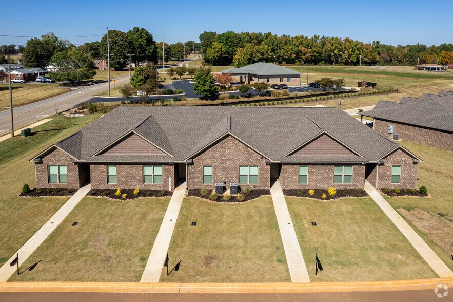 Primary Photo Of 18103 Mae Cir, Athens Apartments For Sale