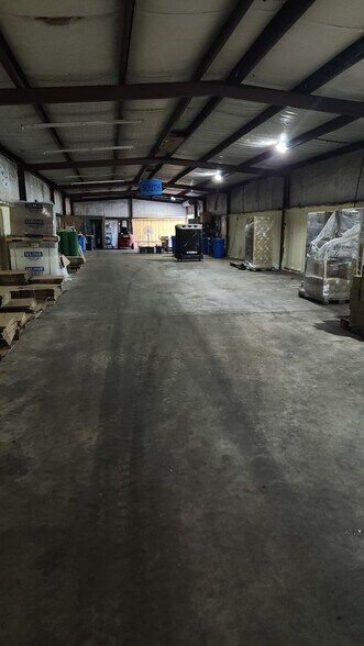 More Photos Of 1975 County Road 1605, Rusk Manufacturing For Sale