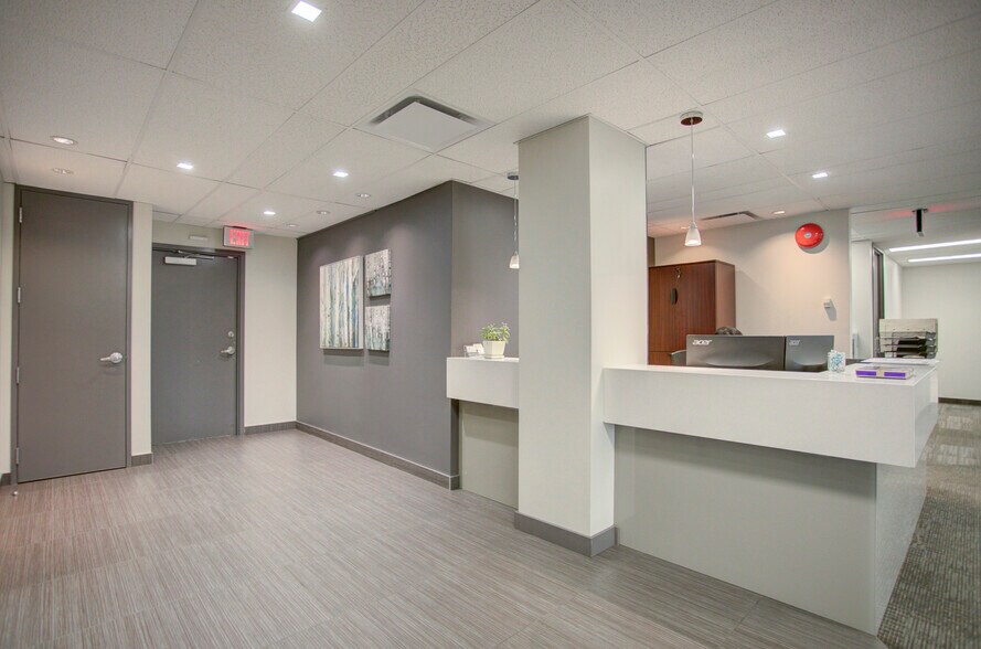 More Photos Of 1509 Centre St SW, Calgary Office For Lease