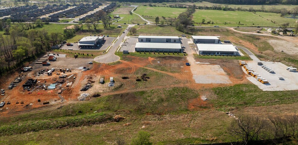 Primary Photo Of 162 Grading Ln, Cave Springs Unknown For Lease