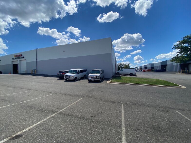 More Photos Of 8375-8413 Ardwick Ardmore Rd, Landover Warehouse For Lease