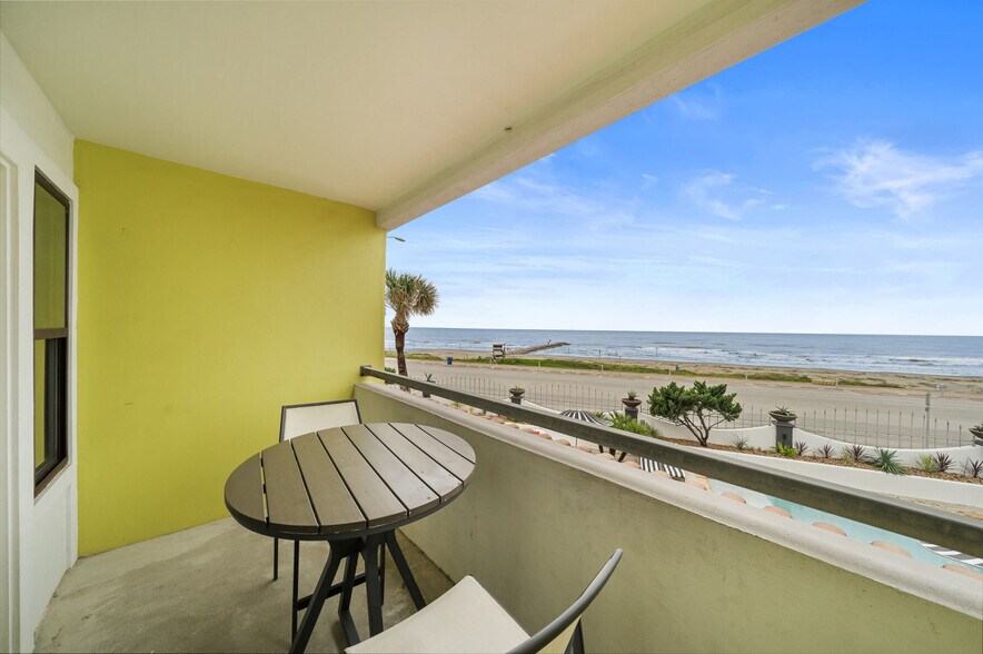 More Photos Of 1628 Seawall Blvd, Galveston Apartments For Sale