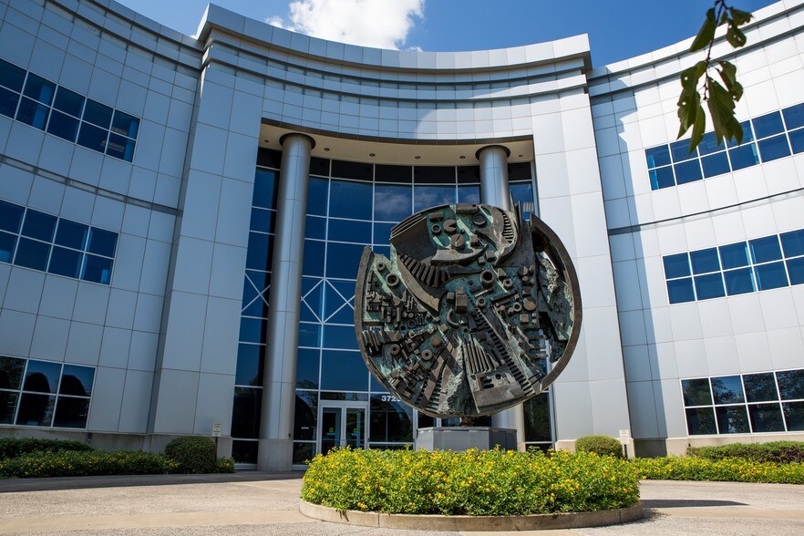 More Photos Of 3725 Champion Hills Dr, Memphis Office For Sale