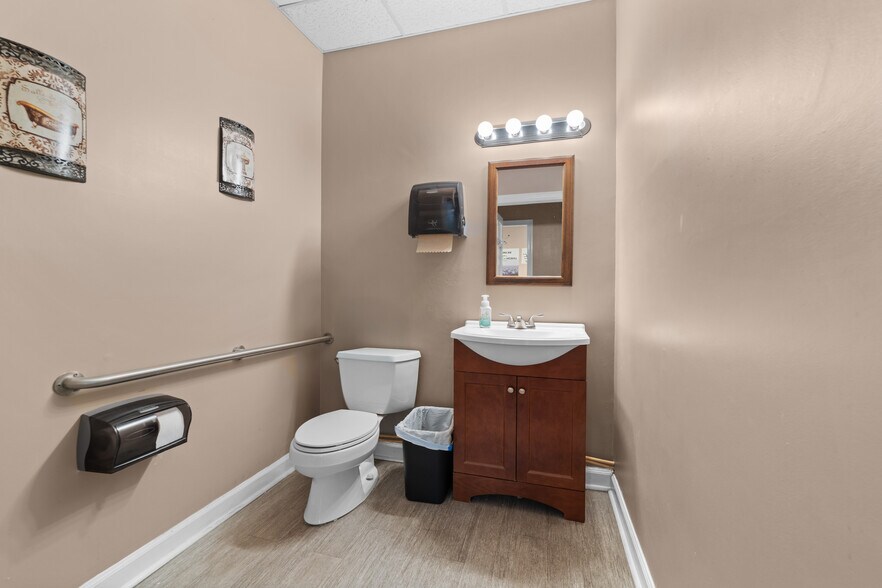 More Photos Of 824 S Dekalb St, Shelby Medical For Sale