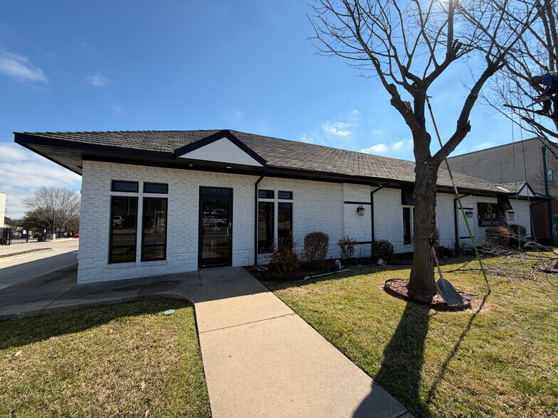 More Photos Of 820 N Zang Blvd, Dallas Medical For Sale