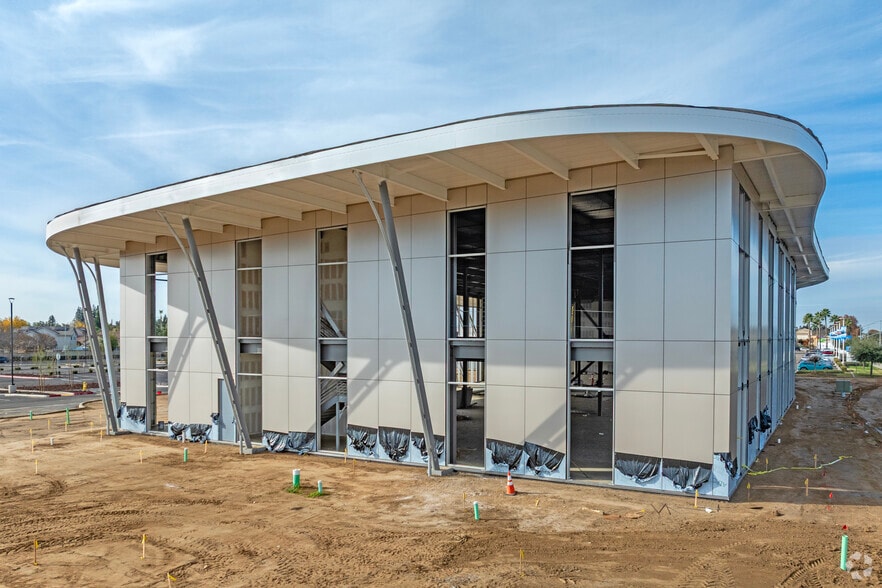 More Photos Of 700 W Herndon Ave, Clovis Unknown For Lease