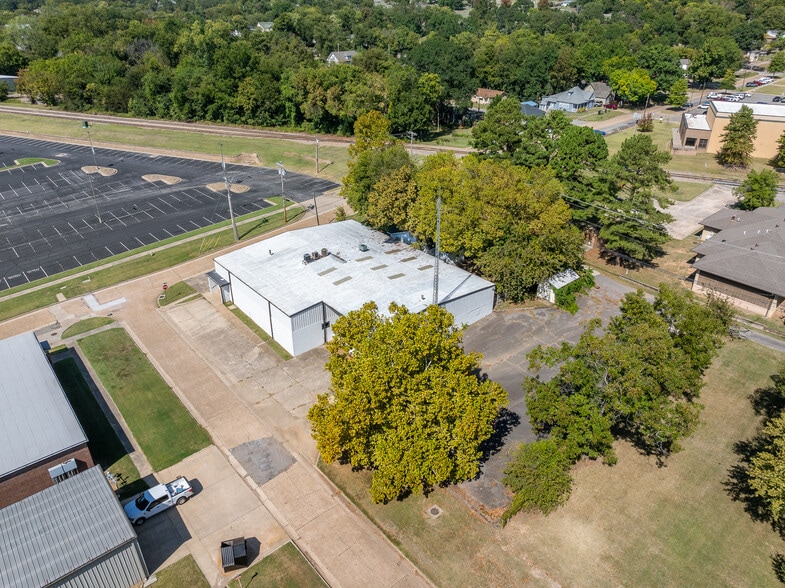 More Photos Of 100 N 11th St, Van Buren Warehouse For Sale