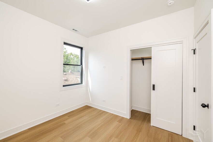 More Photos Of 3018 Polk st, Chicago Apartments For Sale