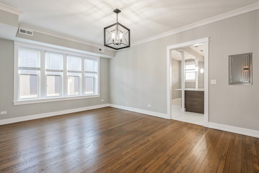 More Photos Of 1535 W Estes Ave, Chicago Multifamily For Sale