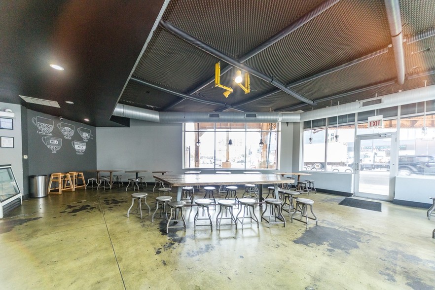 More Photos Of 1912 N Western Ave, Chicago Restaurant For Lease
