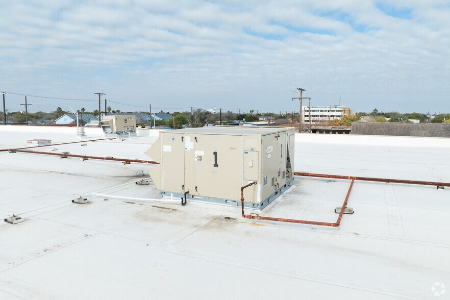 More Photos Of 1737 S Staples St, Corpus Christi Freestanding For Lease