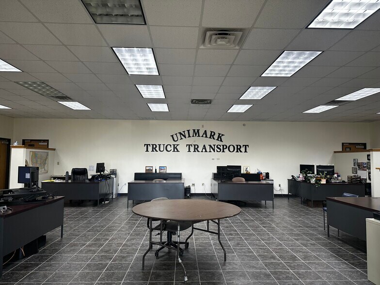 More Photos Of 302 Thunder Rd, Duenweg Warehouse For Lease