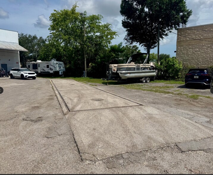 More Photos Of 13755 U.S. Highway 19 N, Clearwater Warehouse For Lease