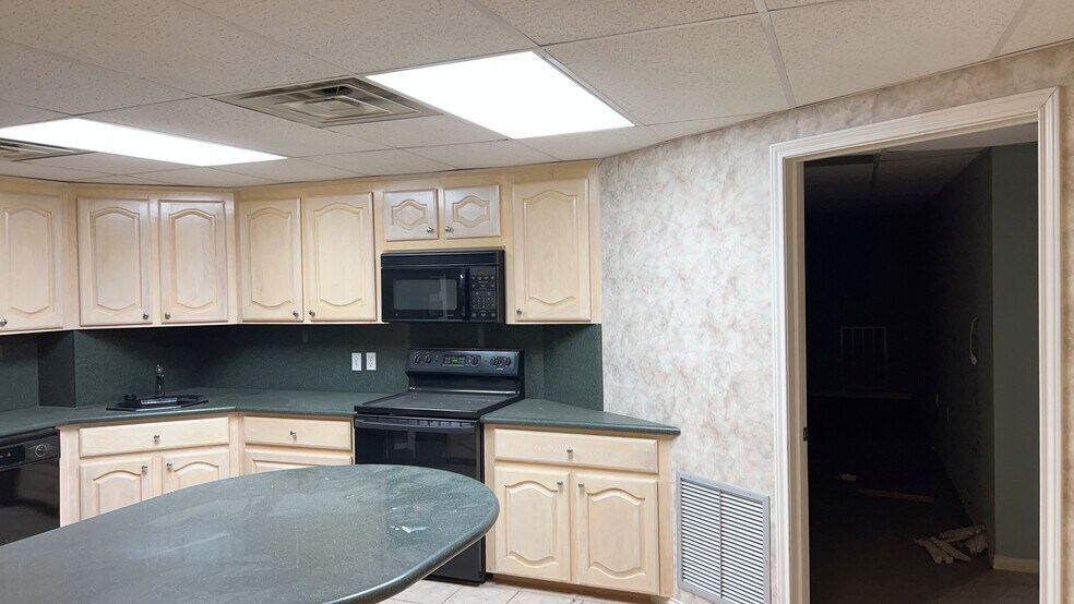 More Photos Of 12373 Scarsdale Blvd, Houston Unknown For Lease