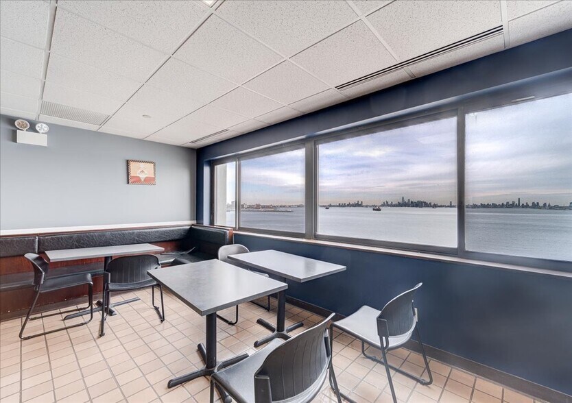 More Photos Of 1 Edgewater St, Staten Island Office For Lease