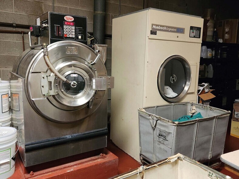 More Photos Of 212 N Warren Ave, Apollo General Retail For Sale