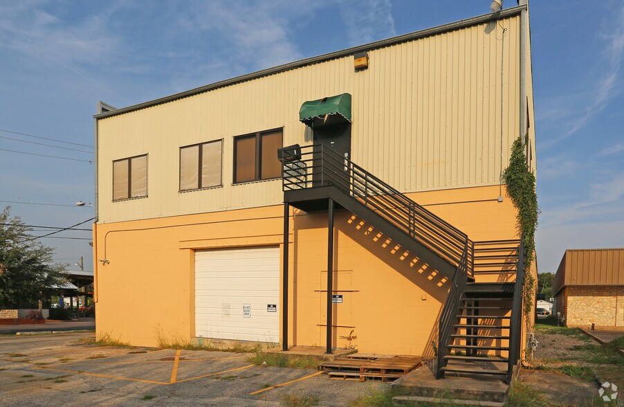 More Photos Of 5205 Airport Blvd, Austin Loft Creative Space For Lease