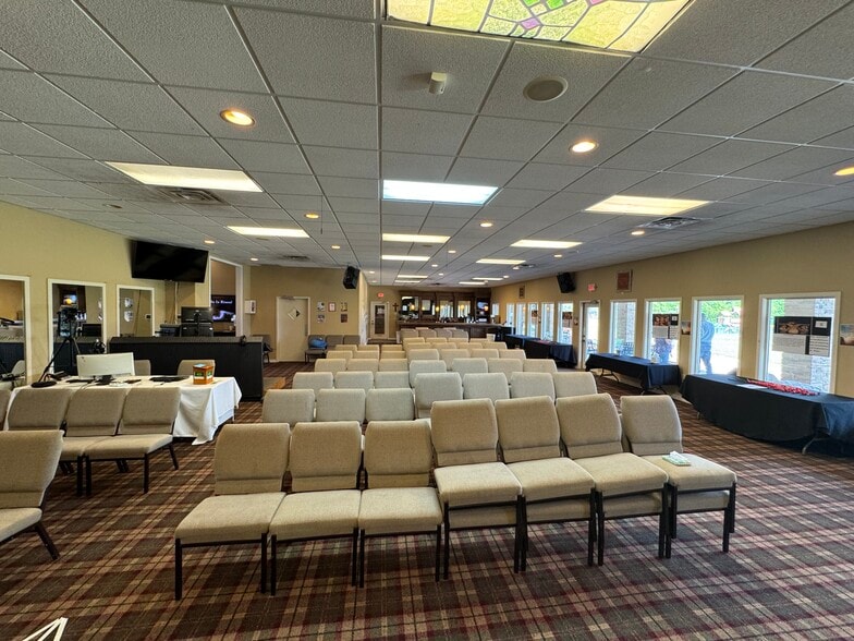 More Photos Of 2130 Country Club Rd, Palestine Golf Course Driving Range For Sale