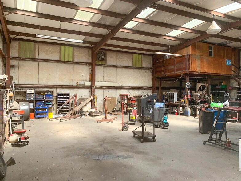 More Photos Of 7010 Moffett Rd, Mobile Industrial For Sale