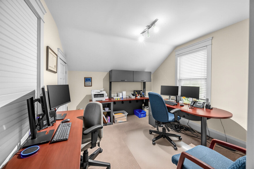 More Photos Of 3569 Cawthra Rd, Mississauga Office For Sale