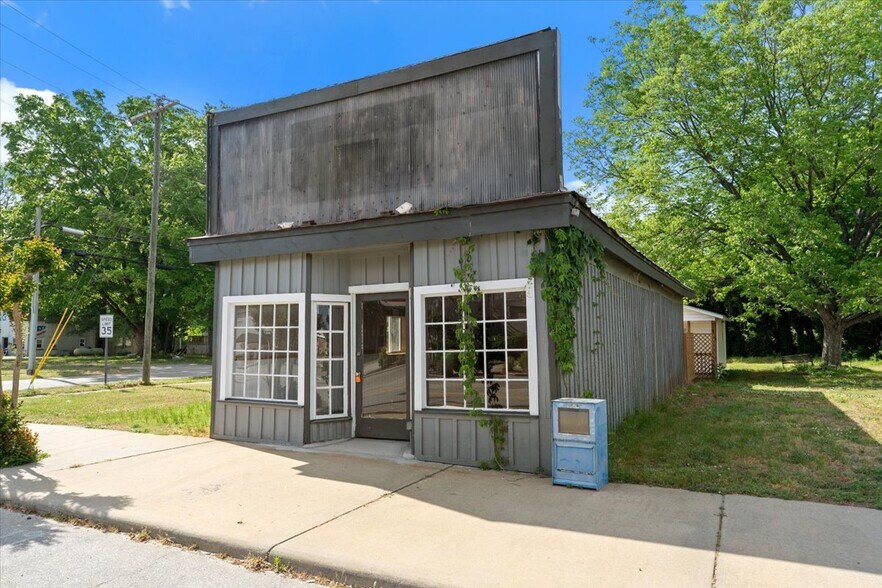 More Photos Of 202 E. North Main Street, Littleton General Retail For Sale