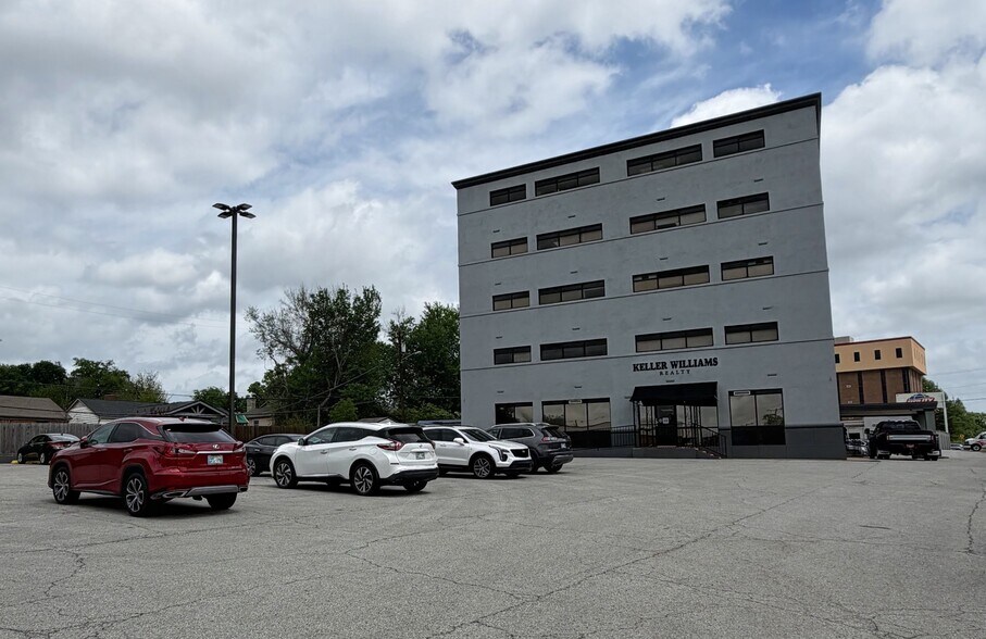 More Photos Of 2651 E 21st St, Tulsa Office For Lease