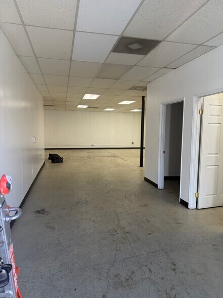 More Photos Of 2914 Main St, Los Angeles Loft Creative Space For Lease