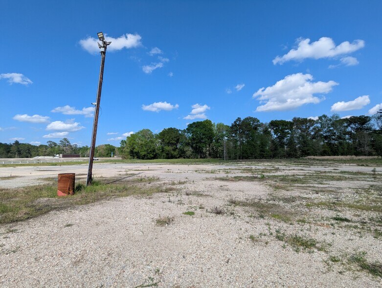 More Photos Of 16595 IH-10, Vidor Truck Terminal For Sale