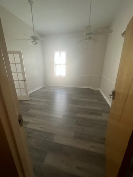 More Photos Of 120 S Dixie Hwy, West Palm Beach Storefront Retail Office For Lease