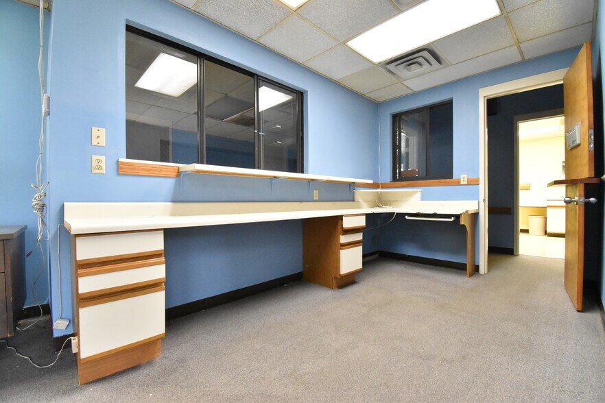 More Photos Of 810 Newman Dr, Helena Office For Sale