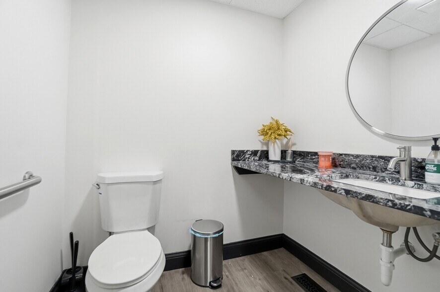 More Photos Of 12071-12079 Sheraton Ln, Cincinnati Medical For Sale