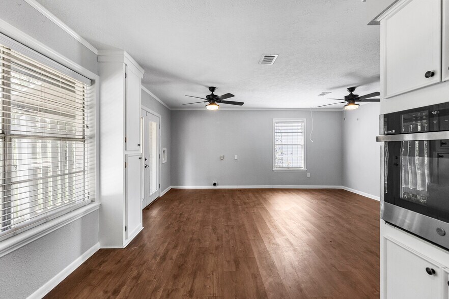 More Photos Of 13040 Highway 105 E, Conroe Industrial For Sale